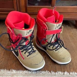 Nike Classic Snowboarding Boots